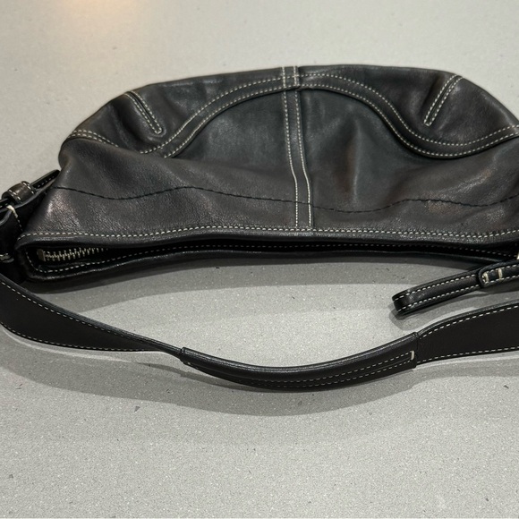 COACH. Shoulder handbag. Small black - Picture 5 of 10